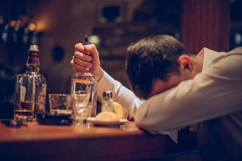 Quando o Copo Passa a Controlar a Vida: A Importância da Internação para Alcoólatra